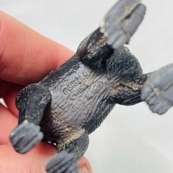 Vintage Hand-Painted Gorilla Figurine With Baby On Back Rubber Toy - Picture 11 of 11